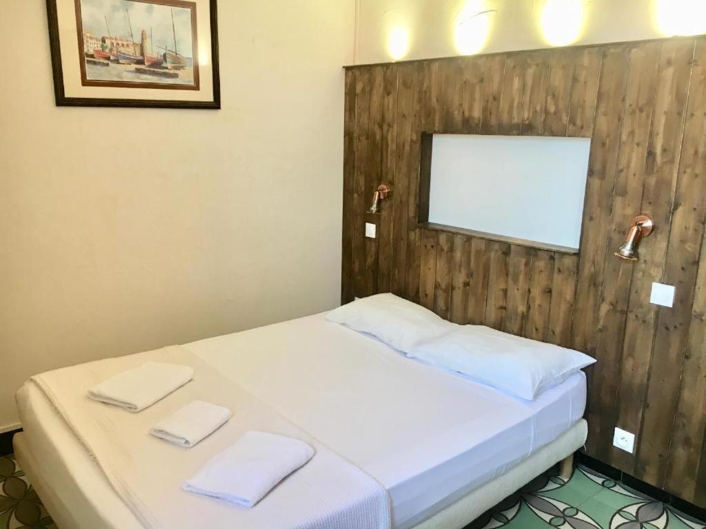 Hotel Le Centre Ле-Булу Экстерьер фото